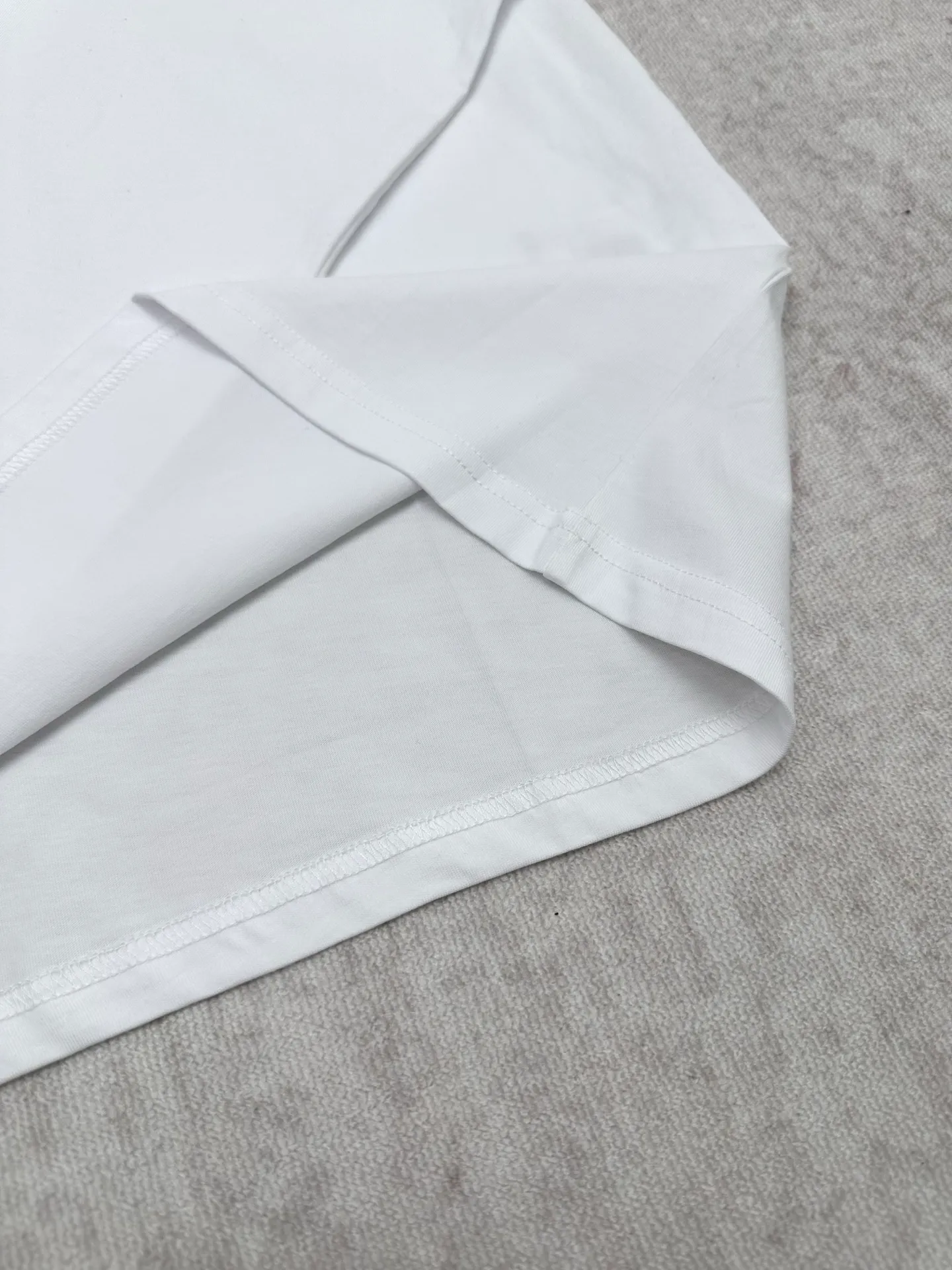 AC 26New Arrival T ， 。 ， 。 Sizes：S.M.L.XL.